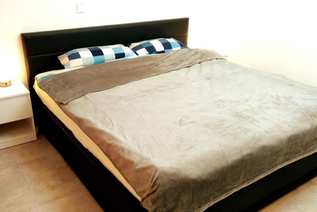 Pearl Studio Apart - King Bed - Netflix - Projector - Fast Wi-Fi เทรียร์ ภายนอก รูปภาพ